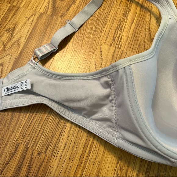 Chantelle Light Gray High Impact bra. - Picture 12 of 13